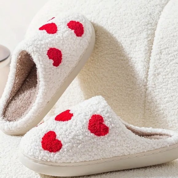 Warm & Cozy Plush Heart Slippers - Picture 5 of 5